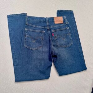 Levi's premium Blue Ankle Wedgie Jeans excellent 24